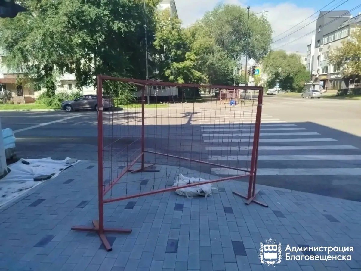 🏗️ Подрядчики устраняют нарушения на стройплощадках Благовещенска