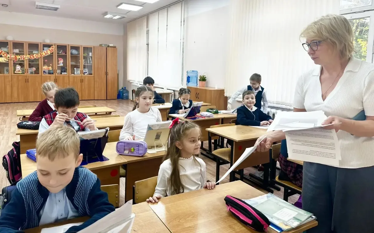 📚📚📚Сегодня во 2 “B” классе прошел урок внеклассного чтения по повести Любови Викторо...