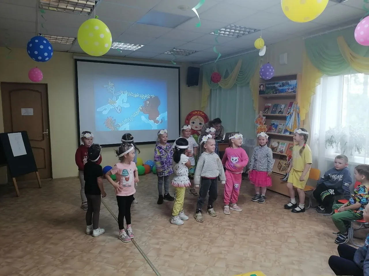 📣 Путешествие в мир Родины: дети посетили библиотеку ко Дню России! 📣
12 июня — особенный день для