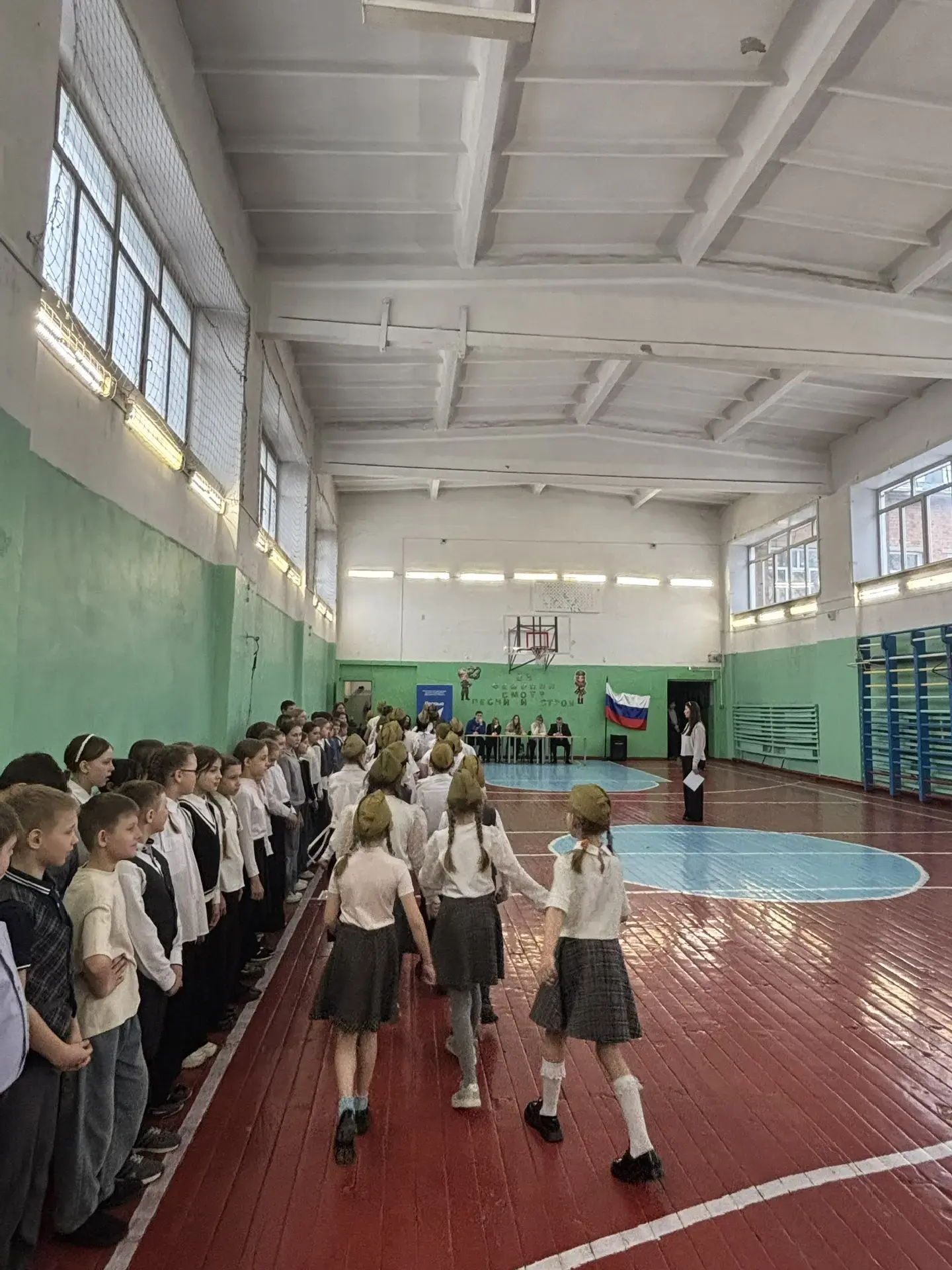 🌟 В нашей школе прошел второй день конкурса смотра и песни 2026! 🎶👏 17февраля   учащиеся 4-х и 6-х к