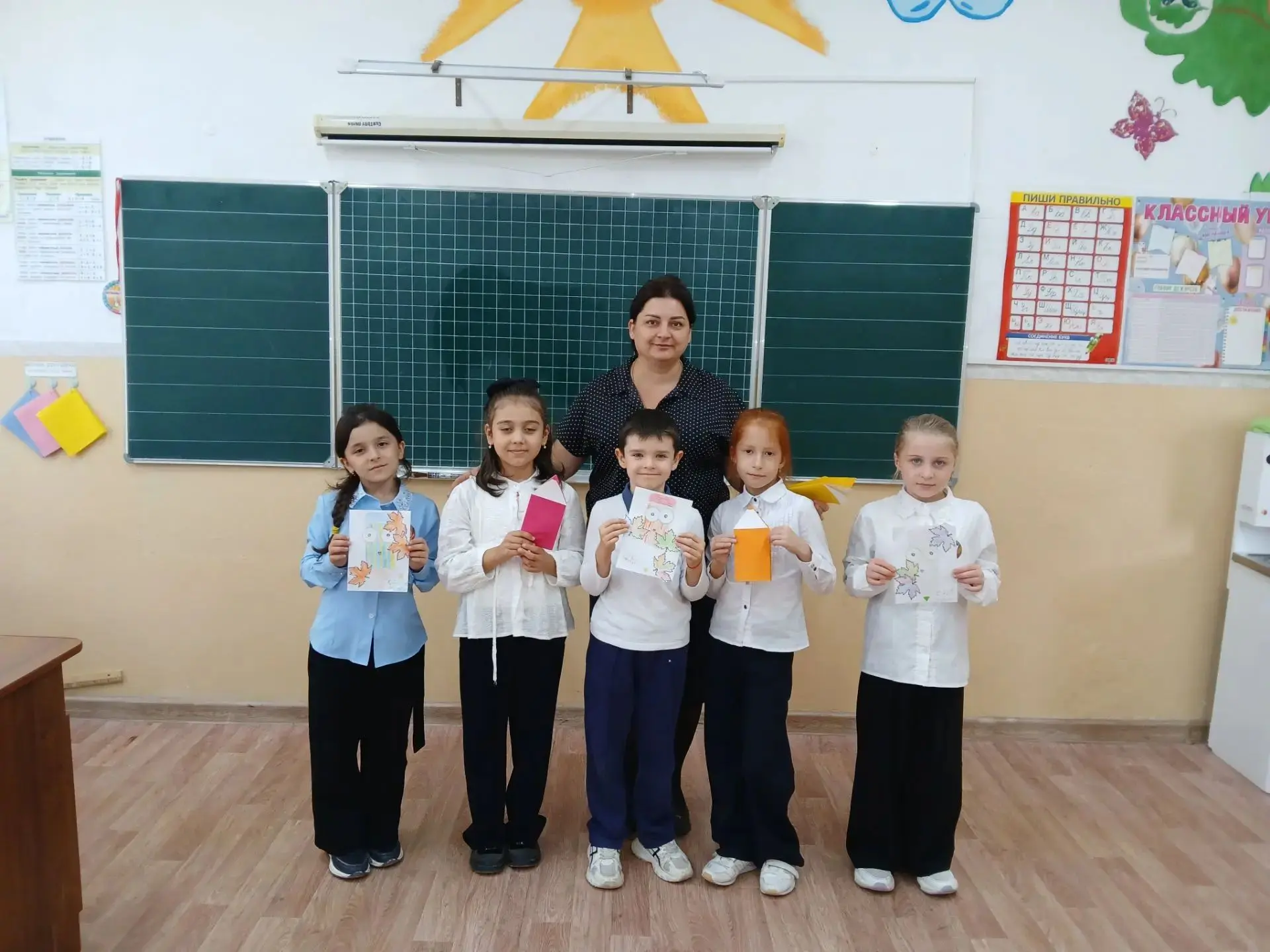 🎁❤подарок от сердца: ребята из группы продлённого дня подготовили подарки для своего п...