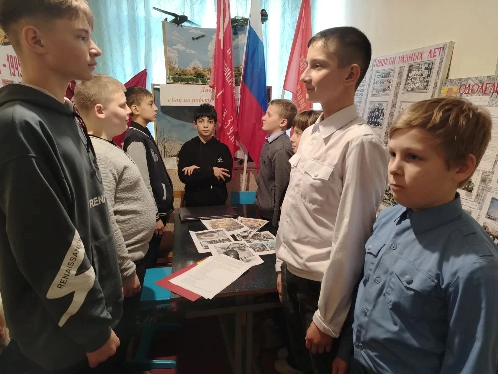 В школьном Штабе Победы была проведена литературно-музыкальная композиция "Город над во...