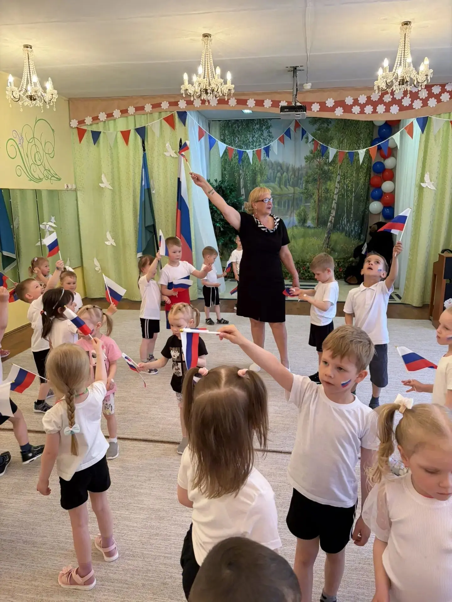 12 июня в нашей стране отмечается День России🇷🇺🇷🇺🇷🇺 Это праздник свободы, мира и добра. Он сим