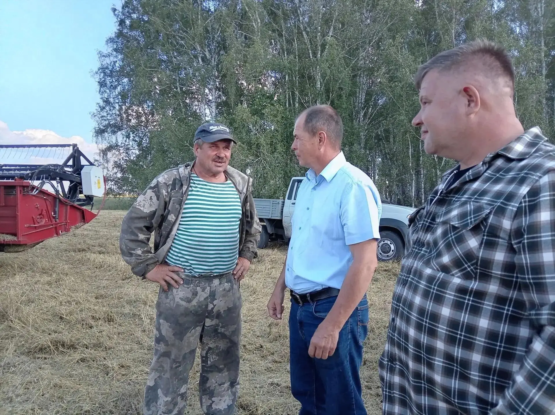 В селе Памятное Белозерского округа прошла рабочая встреча депутатов Единой России и пр...