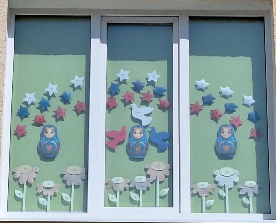 🌼🇷🇺 «Россия начинается с каждого из нас!» 🇷🇺🌼

🇷🇺✨ Акция «Окна России» в нашем детском саду 