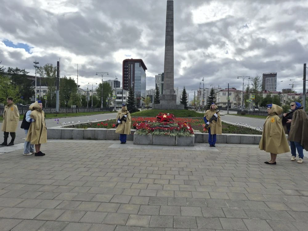 🎖🎖🎖 Пост №1  🎖Сегодня отряд " Патриот" нёс вахту памяти у Вечного огня.  🎖В этом году патриотическая