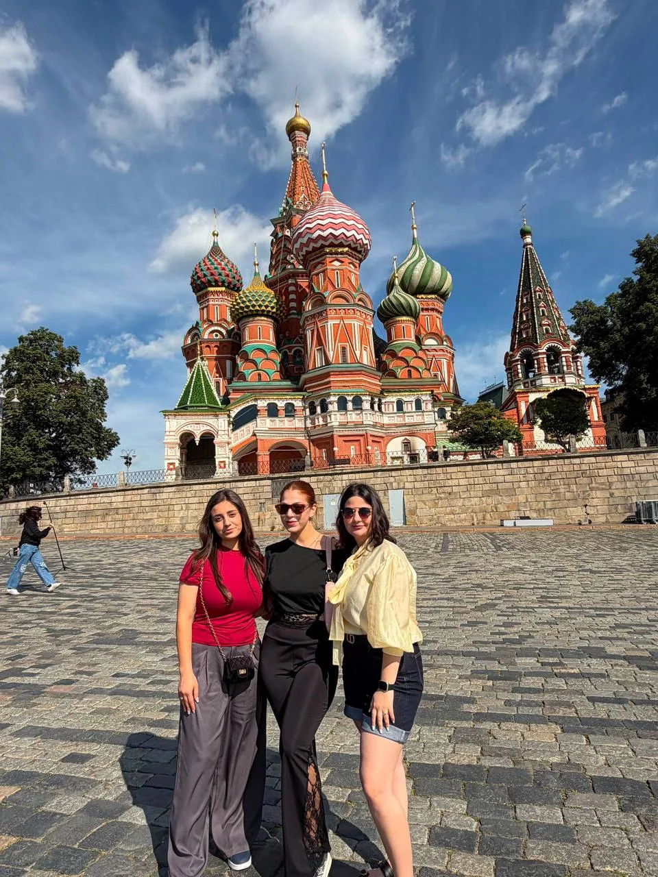 ✨📚✈️Сохраняя историю семьи: студентки Ереванского филиала РЭУ представили Армению в Шк...
