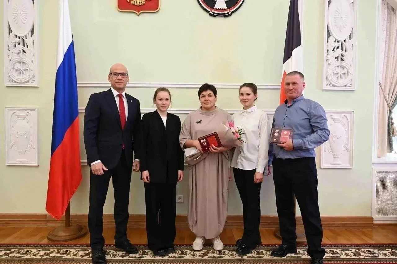 Многодетную семью из Можгинского района наградили знаком отличия «Родительская слава»