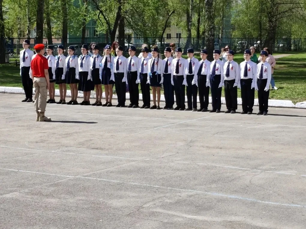 Делимся с вами кадрами и видео шествия «Бессмертный полк» и конкурса смотра строя и песни «Аты-баты-