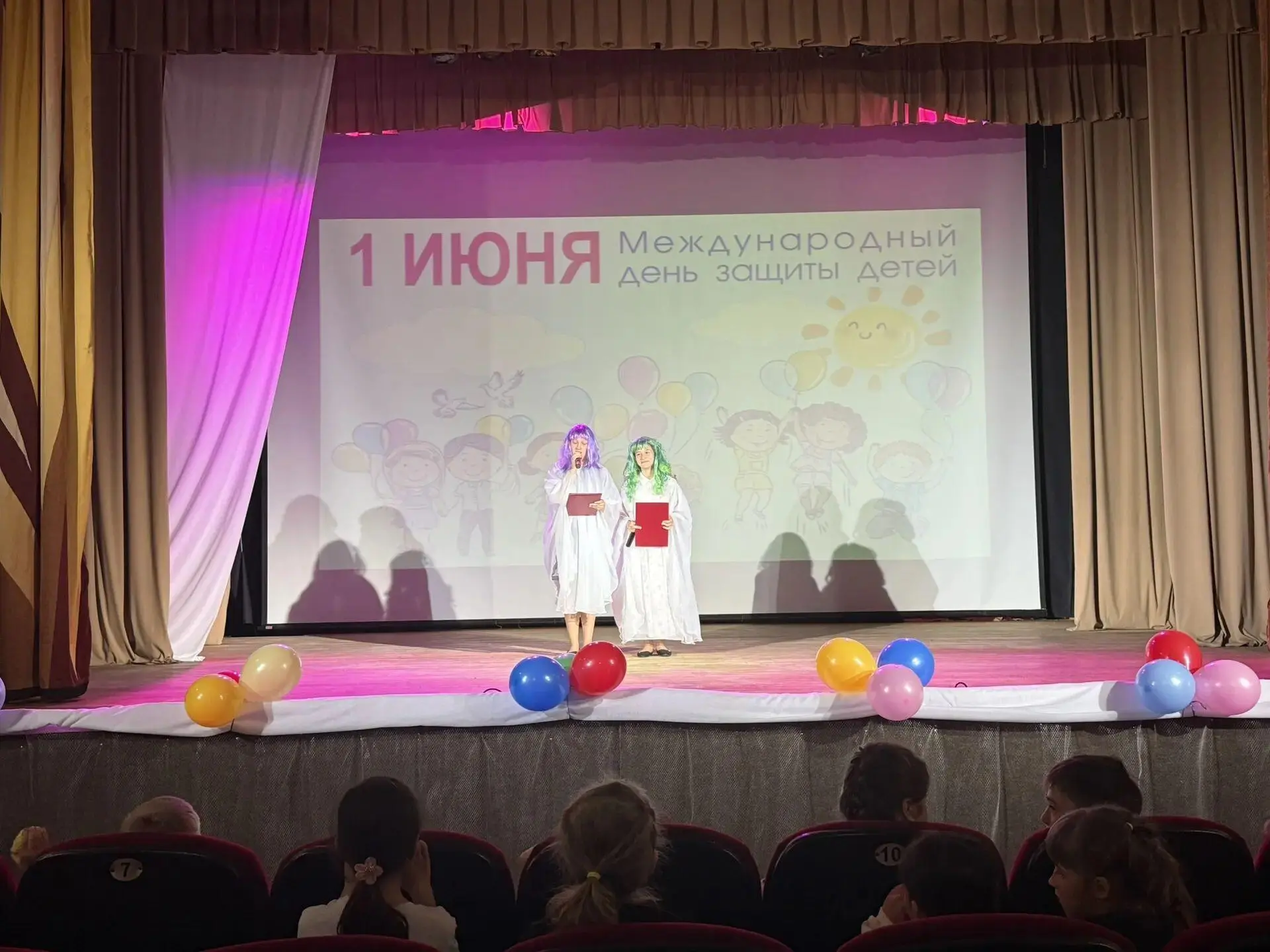 🤗Детство- это прекрасная пора, когда солнце кажется большим, ярче светят звёзды. Сердц...