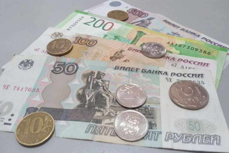 Астраханские школьники и студенты могут ездить в пригородных поездах со скидкой 50%