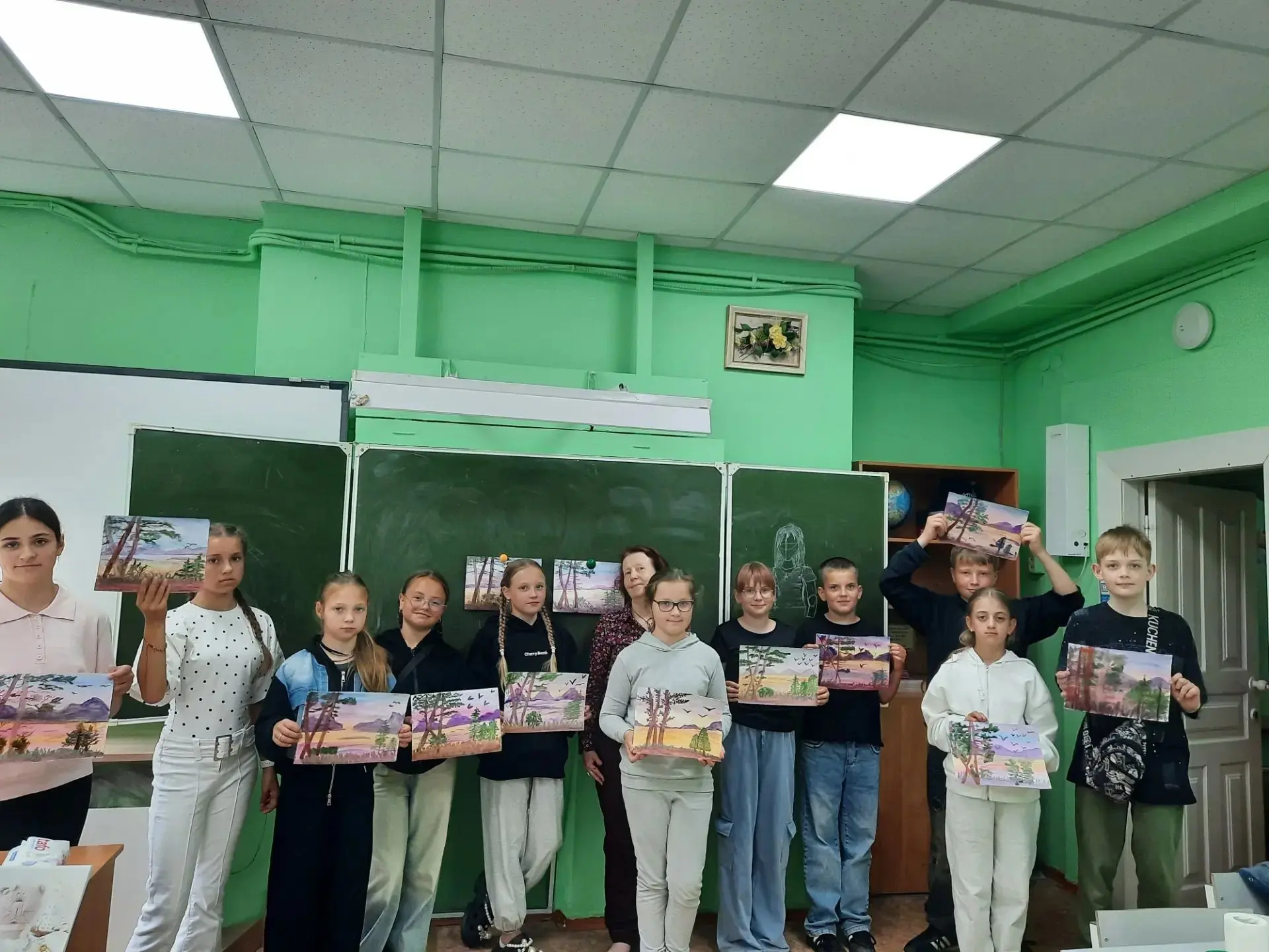*РАБОЧИЕ БУДНИ*

В рамках программы летнего досуга для детей пришкольного лагеря состоялись увлекате