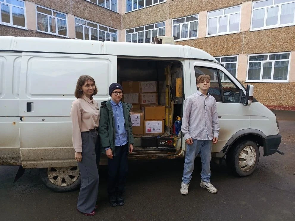 📦Школьники города продолжают участвовать в формировании гуманитарных грузов  В понедельник, 13 апрел