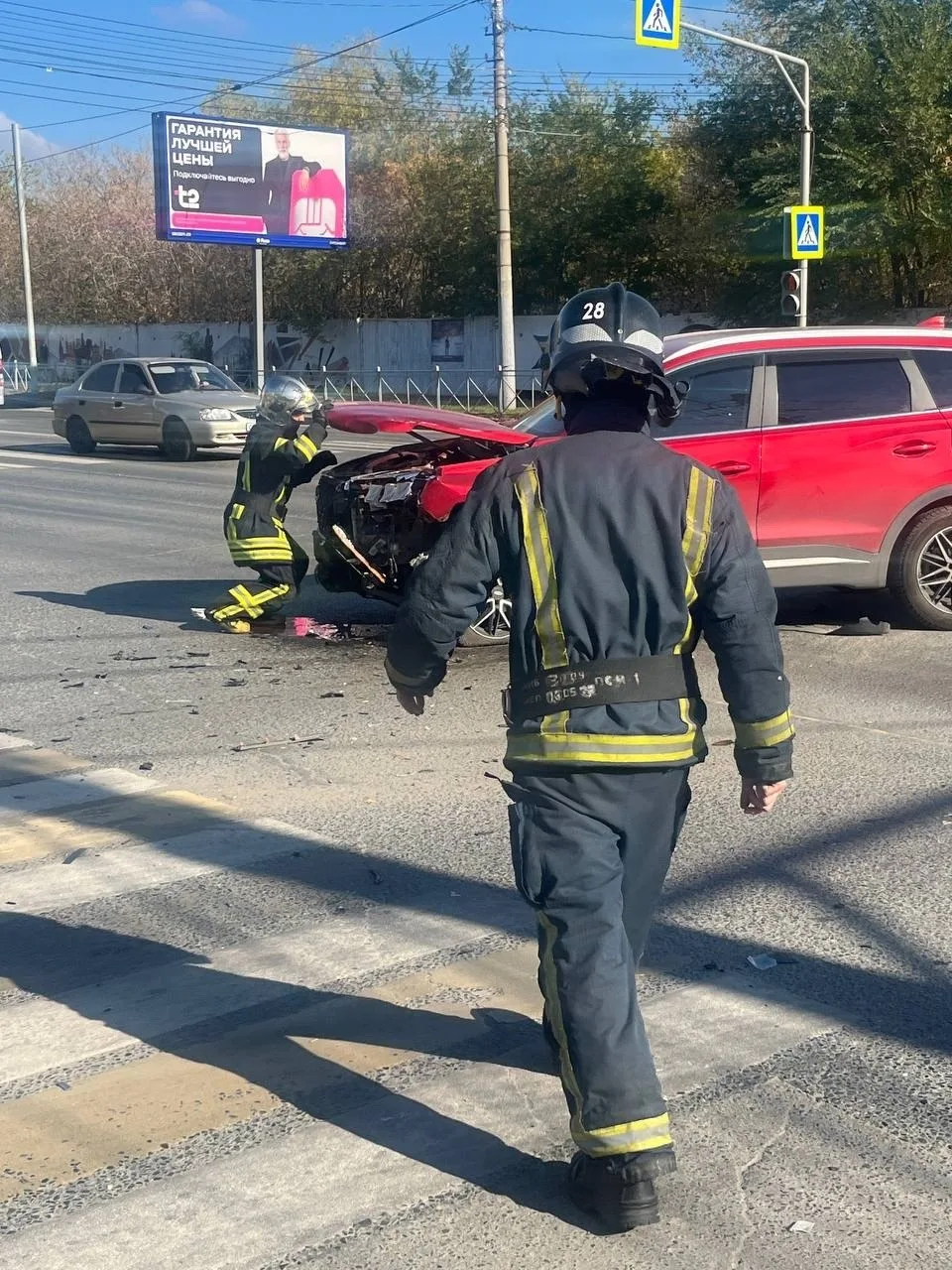 Очевидцы сообщают, что водитель мотоцикла погиб на месте в сегодняшнем ДТП на Лермонтов...