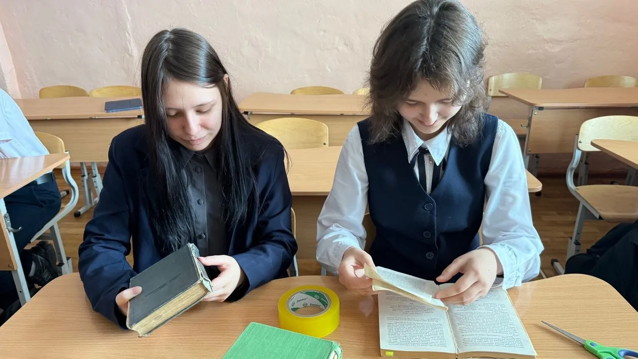 🌿 ВЕСЕННЯЯ НЕДЕЛЯ ДОБРА: «Медвежата» и гимназисты спасают книги!  🍃📚 В рамках Весенней недели добра 