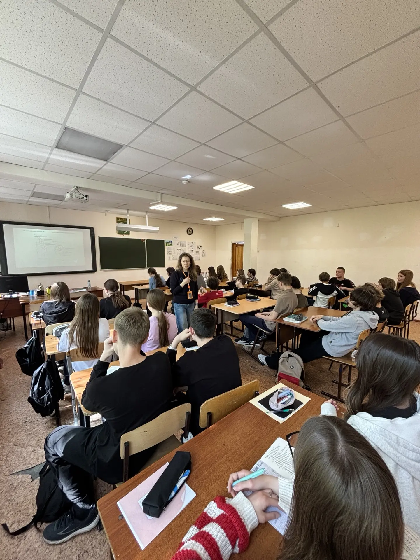 Сегодня ученики 8Б класса приняли участие в тренинге «Думай сам» от Школы безопасности ...