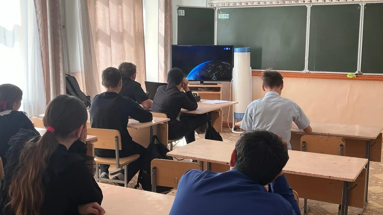 12 апреля — день, когда космос становится ближе! В нашей школе царила по-настоящему внеземная атмосф
