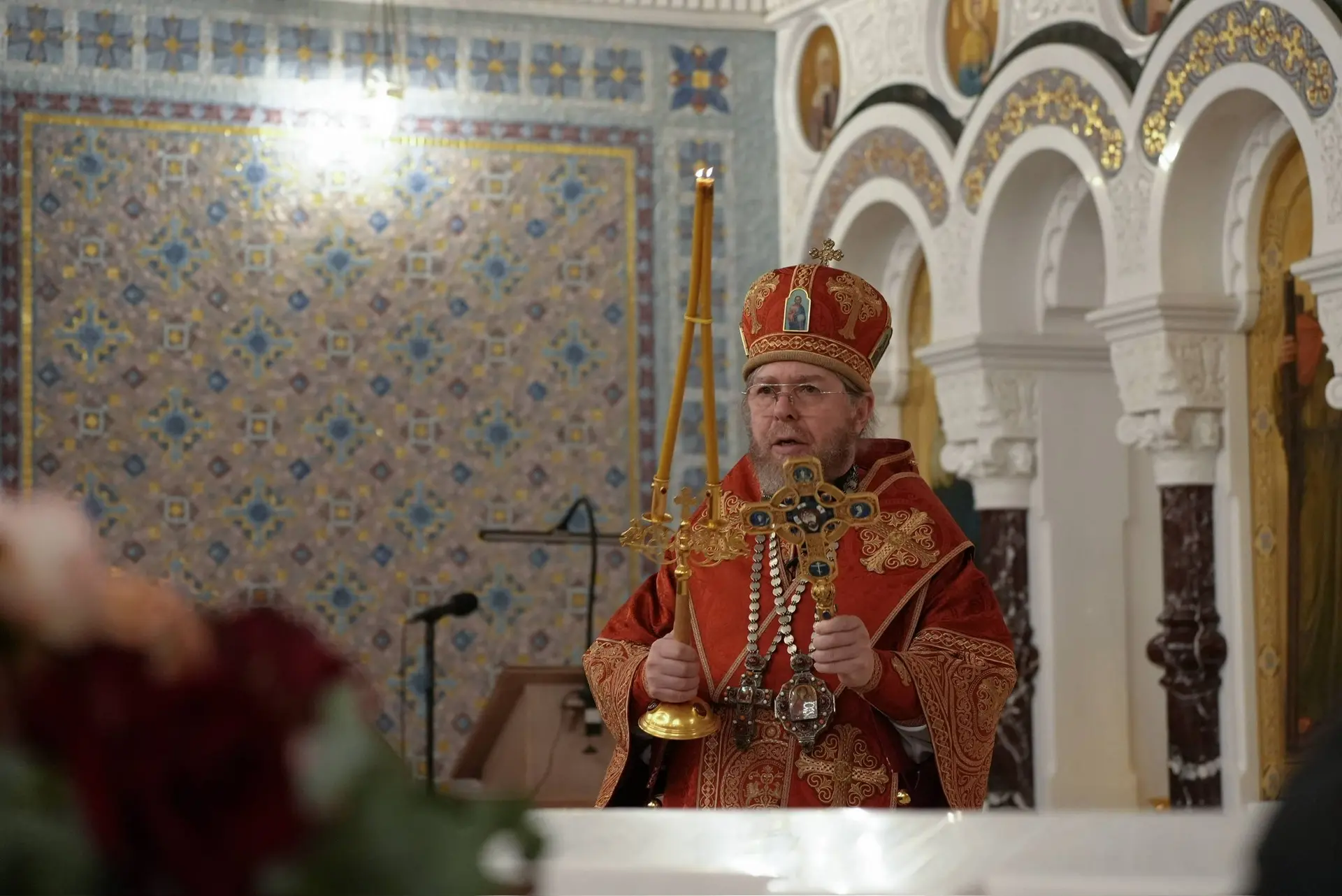 Колокольный звон, молитва и хоровое исполнение студенческого гимна. В этом году День студента команд