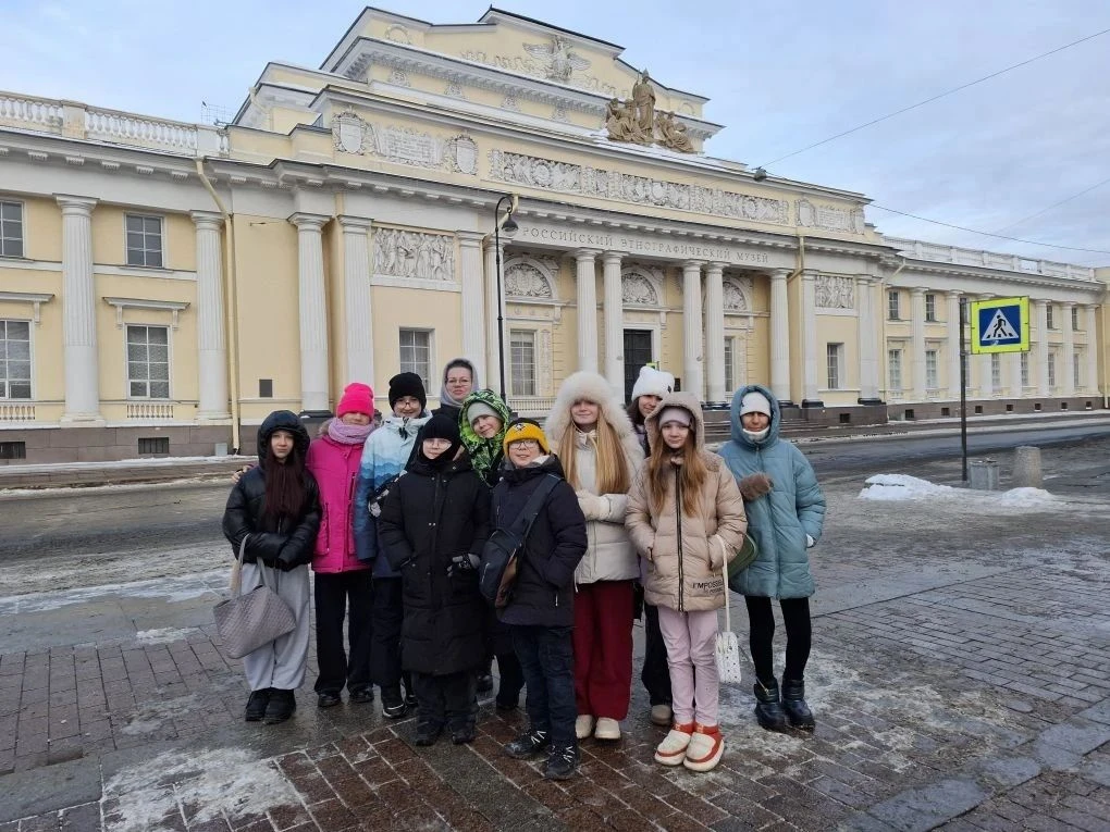 6 февраля учащиеся 5 «В» класса отправились на увлекательную экскурсию в Российский Этнографический 