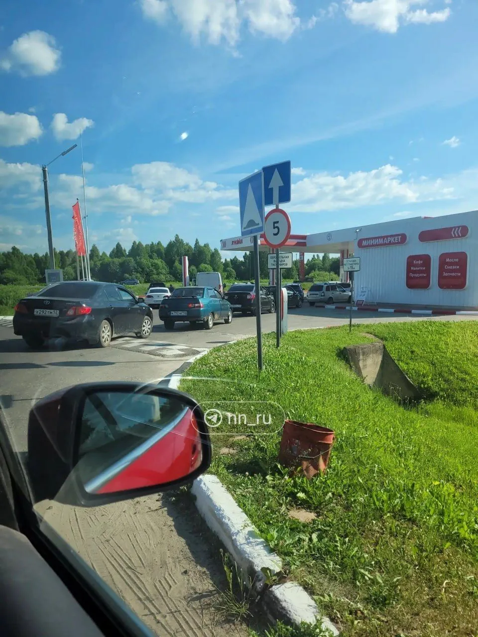 ⛽️ Проблемы с бензином возникли на заправках вдоль трассы Нижний Новгород — Киров, рассказали @nn_ru