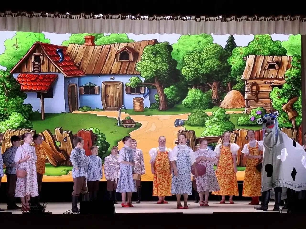 В Доме культуры прошёл тёплый праздник! 🎉 Театрализованная программа «Улыбнись соседу» — это ведь п