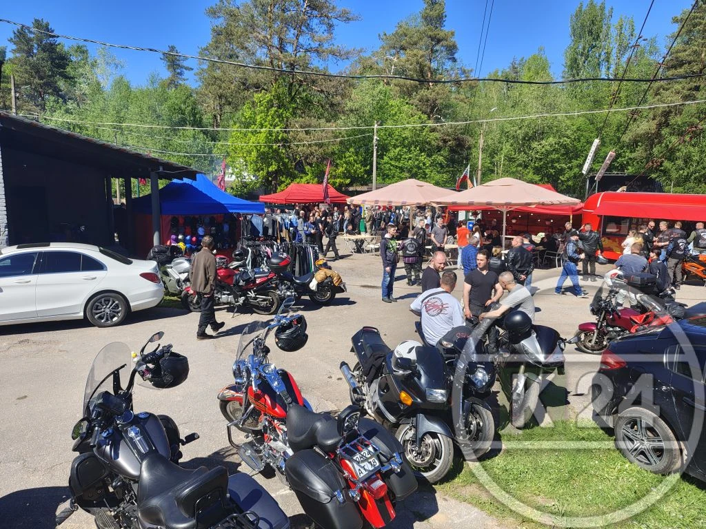 🏍 В Кингисеппе дан старт мотосезону!  Сегодня на улице Профилакторной собрались любители скорости, с
