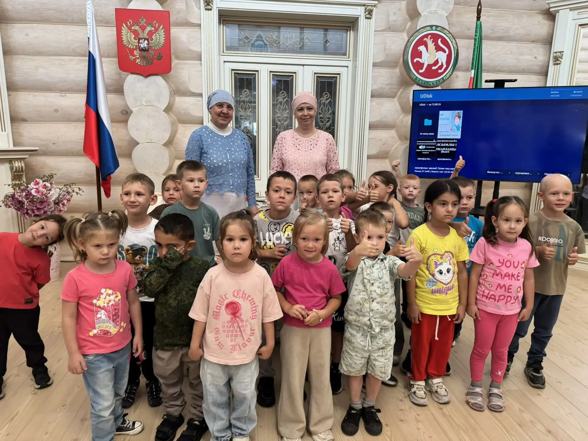 Сегодня ребята старшей и 2 младшей группы ходили в музей на встречу с писательницами.