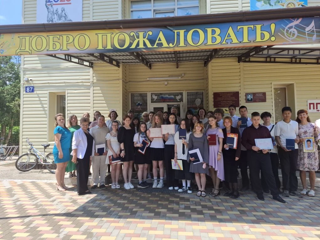 🎓 Выпускной в Детской школе искусств: прощай, детство, здравствуй, новое творческое будущее! ✨

Сег