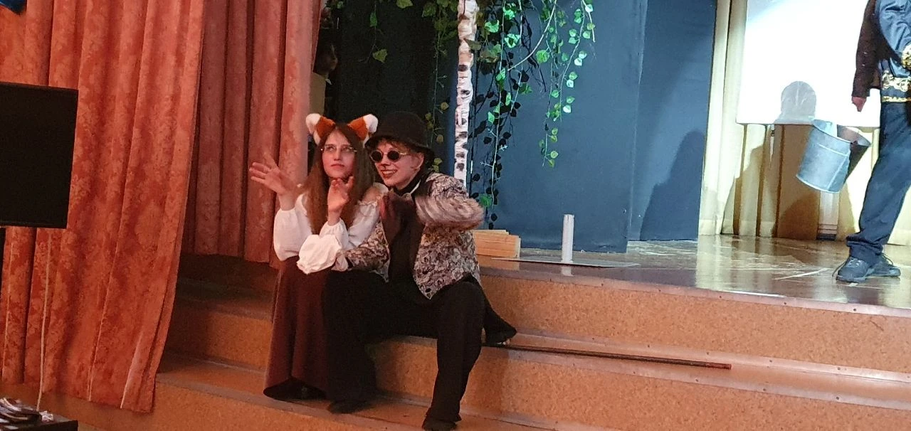 🎭 Последняя театральная постановка этого сезона прошла в школе!   🗝В четверг школьный театральный кр
