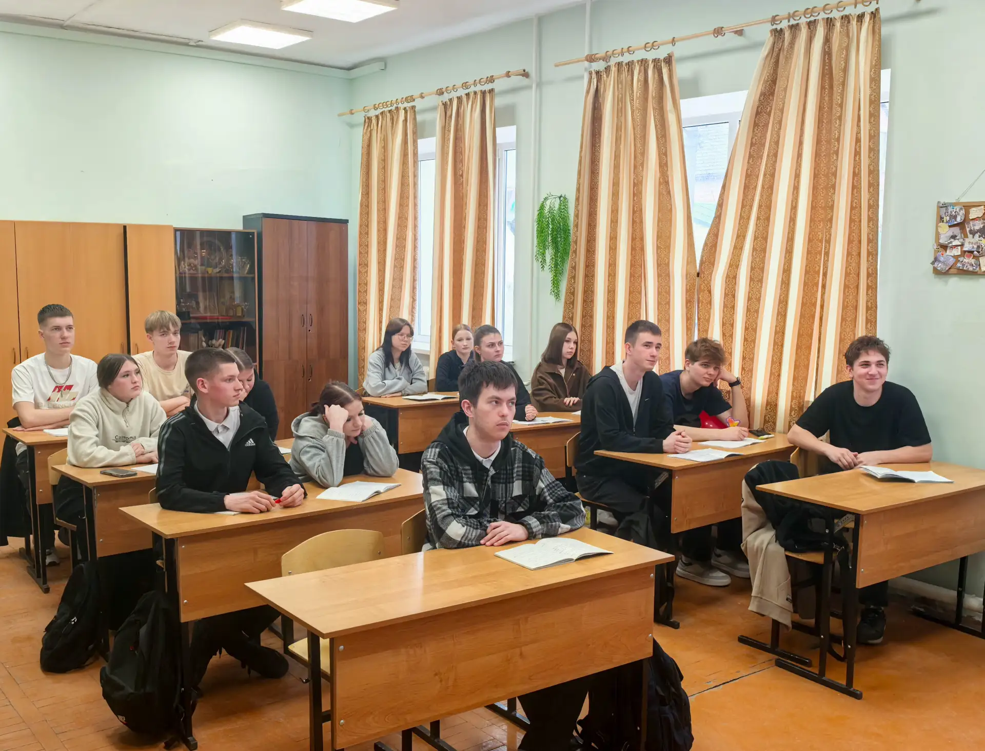 👷‍♂️ На отделении туризма и сферы услуг началось бесплатное профессиональное обучение участников Рос