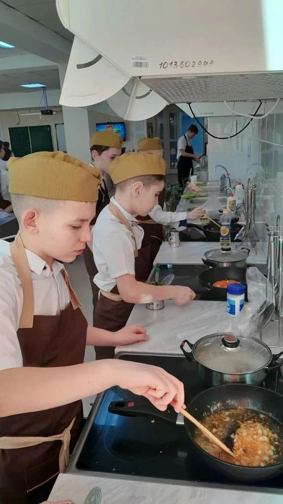 📣📣📣В рамках общешкольного мероприятия «Всегда есть место для подвига» ученики 5-х классов на уроках 