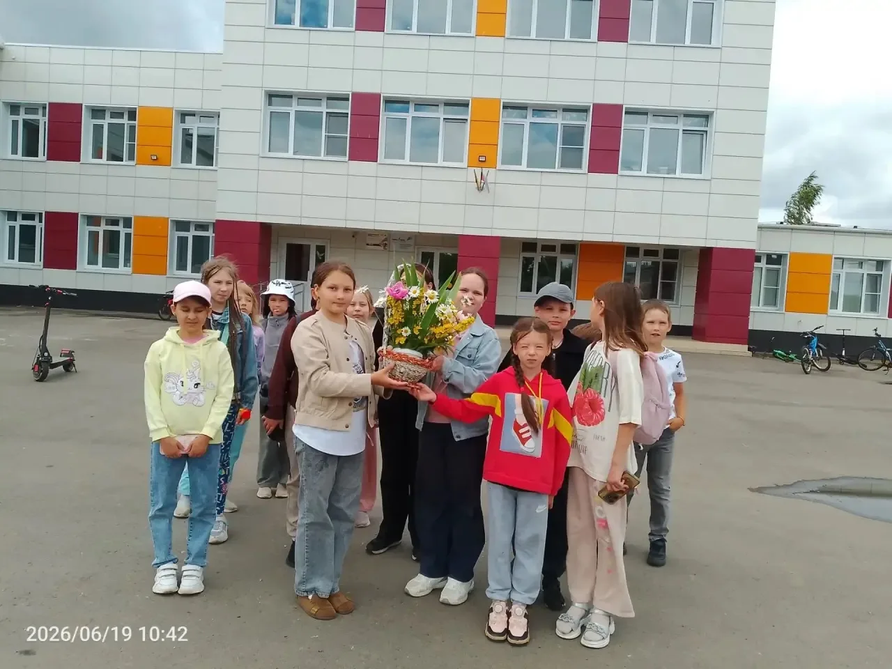 Память жива: ученики нашей школы привели в порядок мемориал героям!

Ученики нашей школы вышли на тр