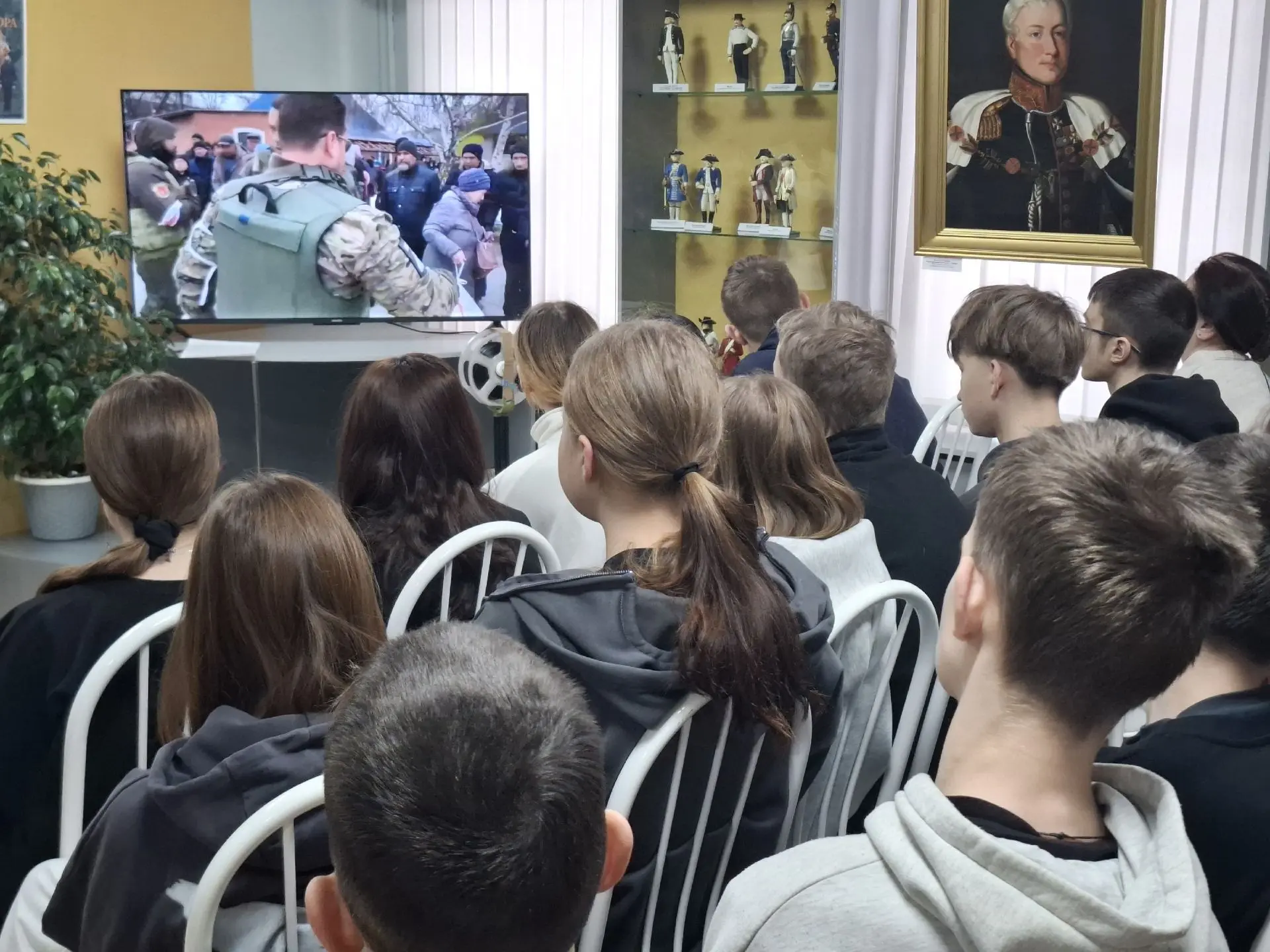 Накануне Дня защитника Отечества Весьегонская центральная библиотека совместно с Весьег...