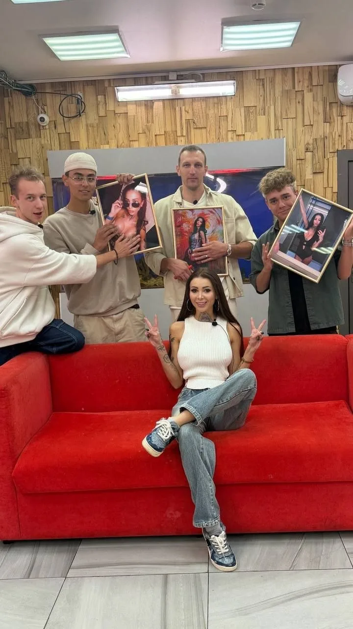 "Белоснежка" Клава и её "четыре гнома"😁