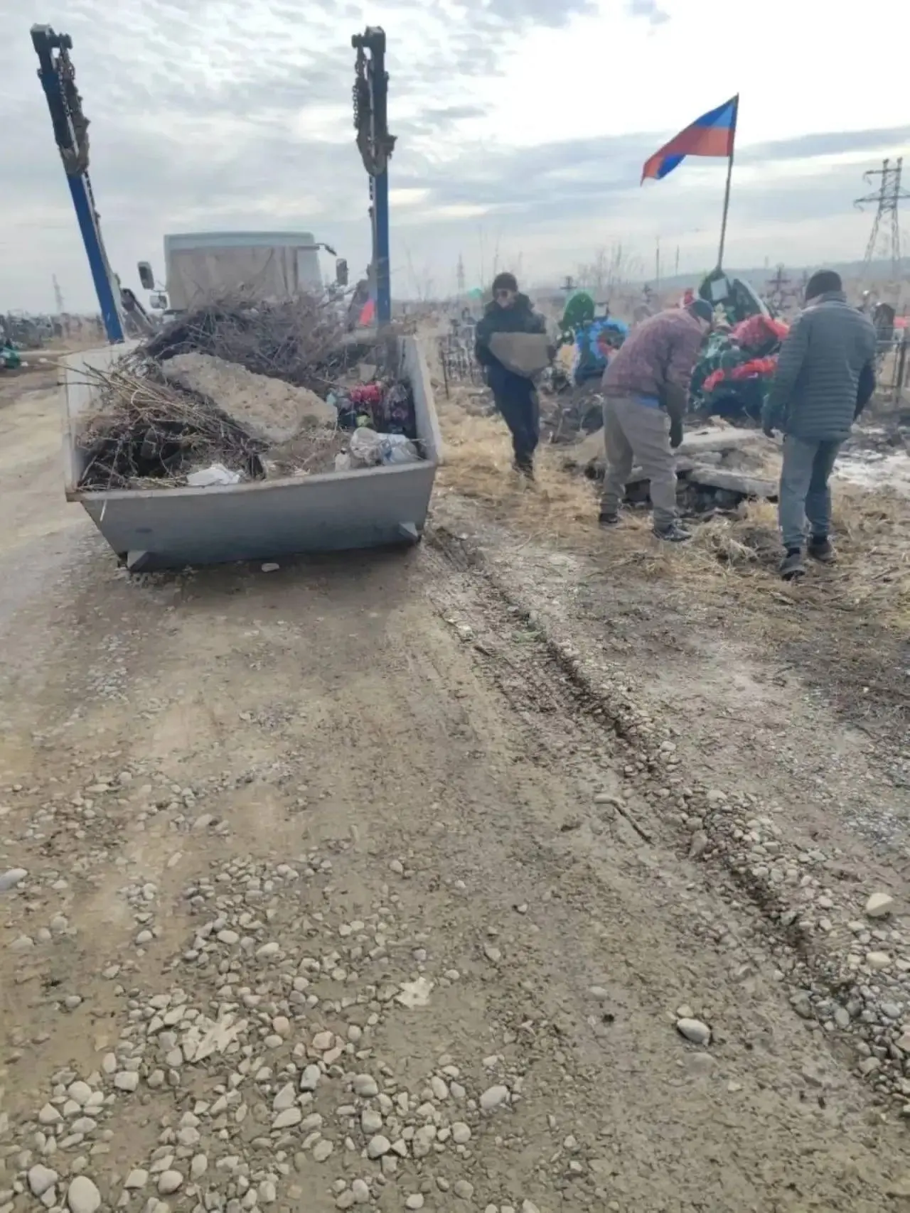 В Бийске коммунальные службы начали сезонную подготовку улиц к тёплому периоду   🚜Проводятся работы 