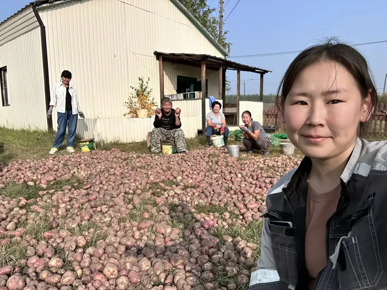 🥔🥔🥔 Арыылаах «Кэнчээри» оҕо тэрилтэтин үлэһиттэрэ үтүө үгэстэрин салҕаан бэйэлэрин и...