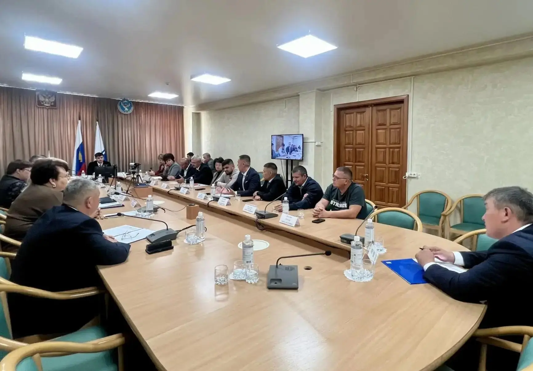 Сегодня,накануне пленарного заседания, депутаты республики вновь работают в профильных ...