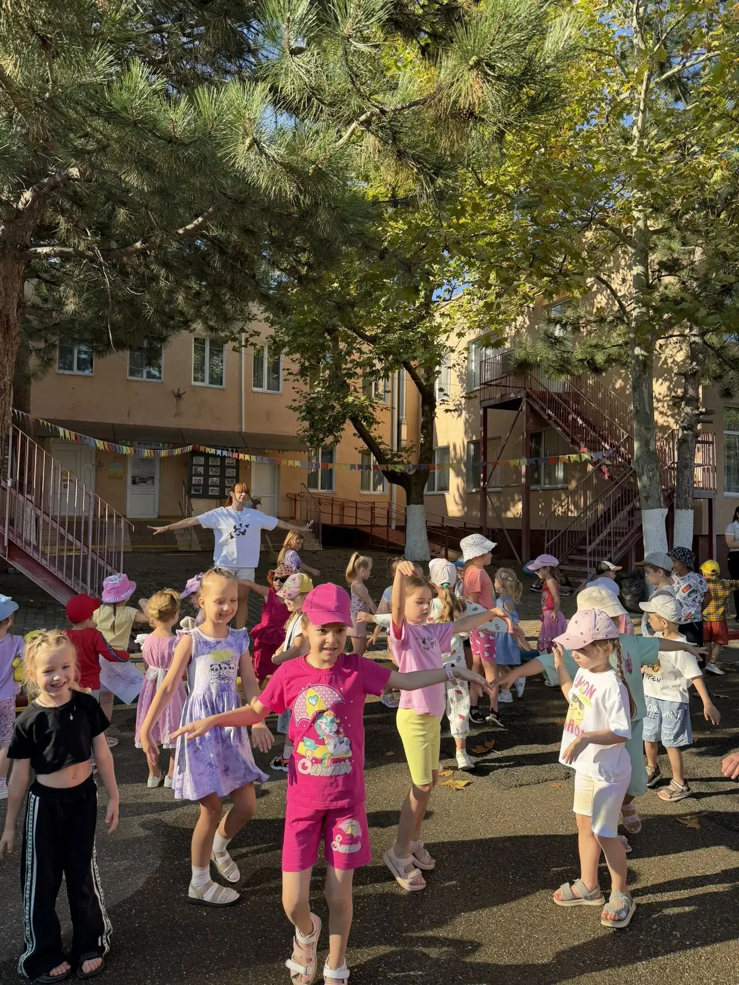 🧑‍🤝‍🧑👬👫👫В нашем детском саду прошел марафон «Старт с улыбкой», где  родители пров...