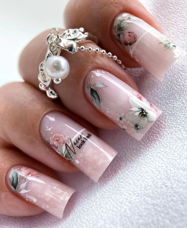 Нежные идеи для маникюра 🌷