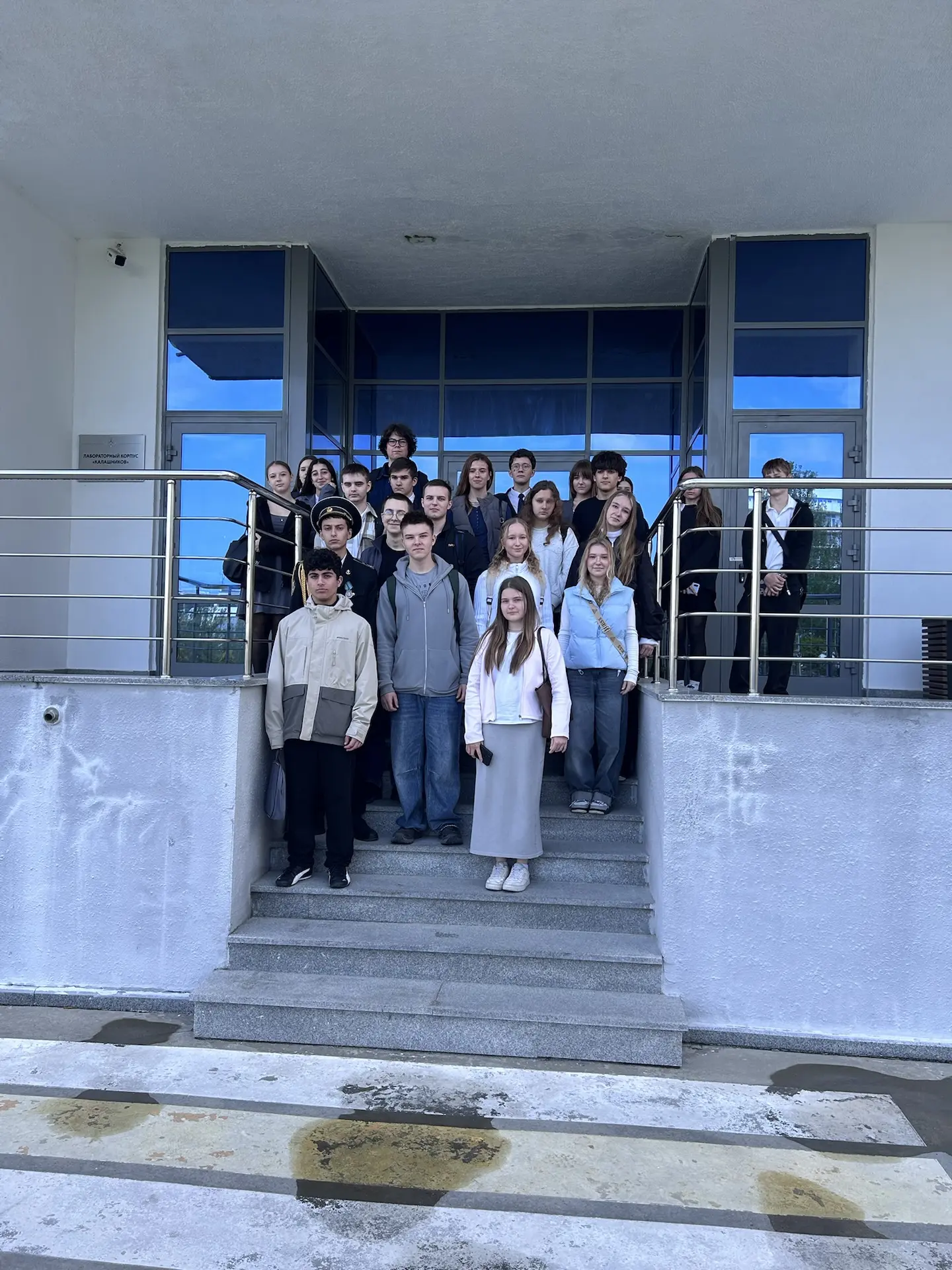 В Технополисе «Эра» прошёл заключительный интенсив по химии. 🧪🔬  Учащиеся познакомились с темой «Кис
