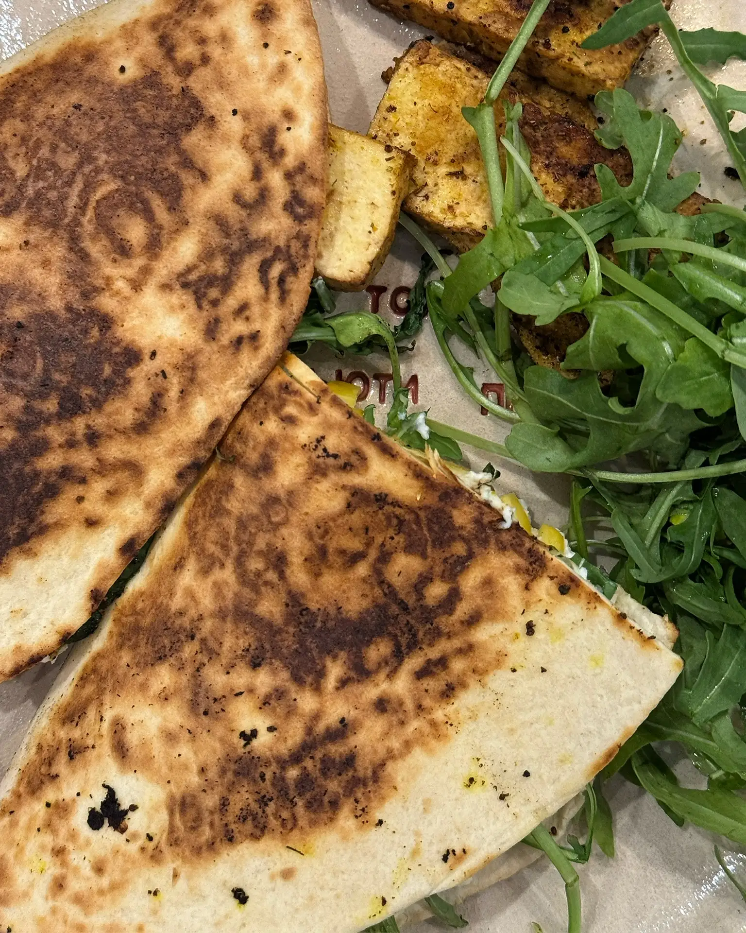 Классная идея завтрака – обеда🥗 в пшеничных лепёшках, у меня сегодня:  - лепешка цз 60 гр - тофу коп