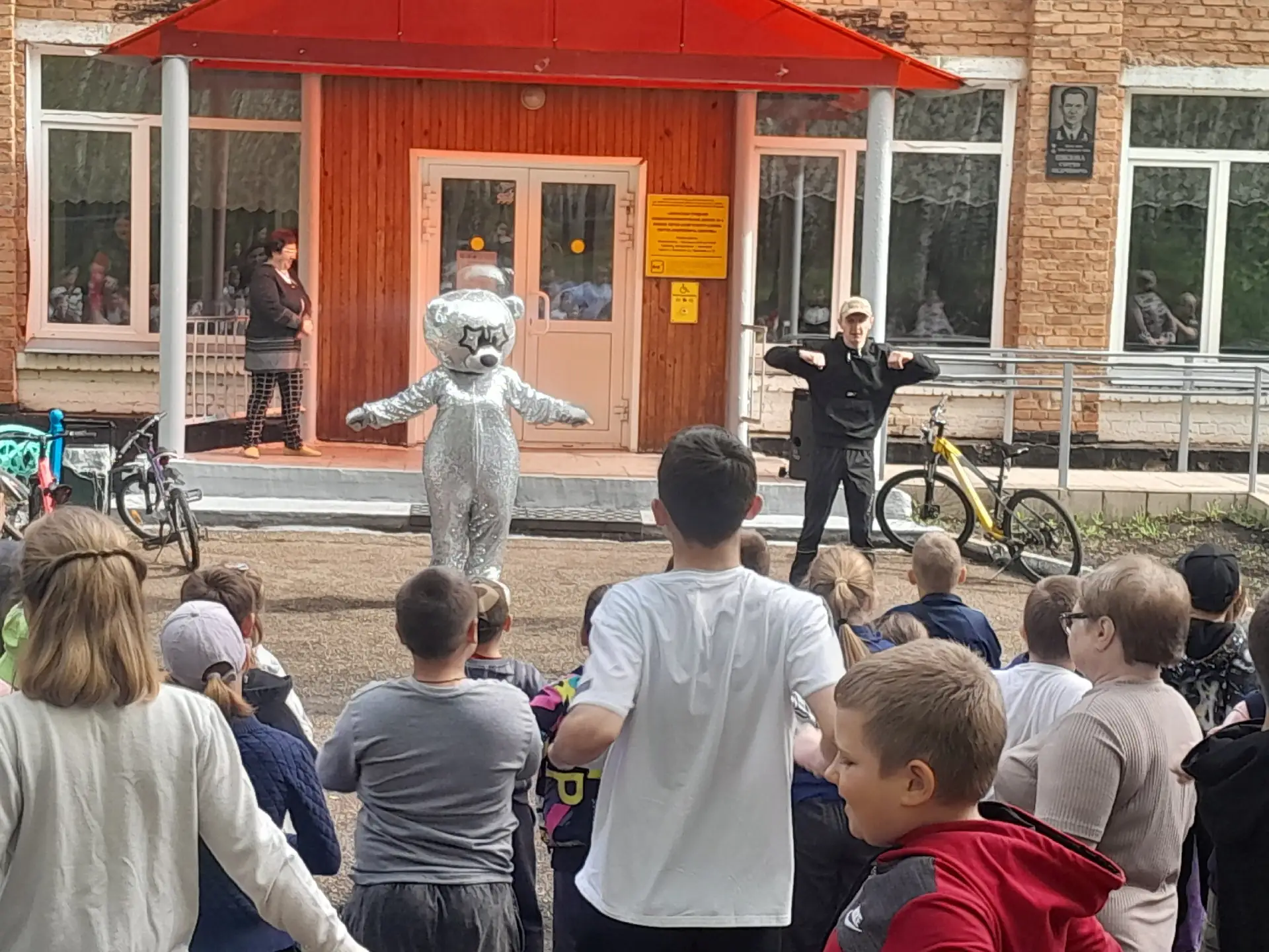 Зарядка с героем!