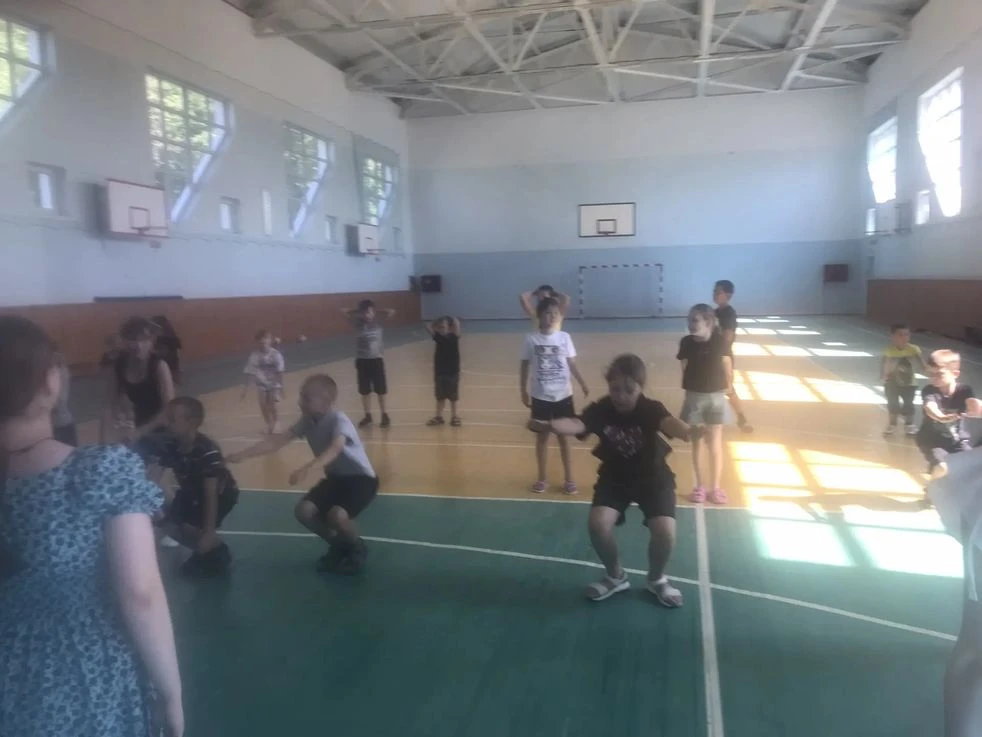 Вроде бы обычный день, всё по распорядку, да нет...