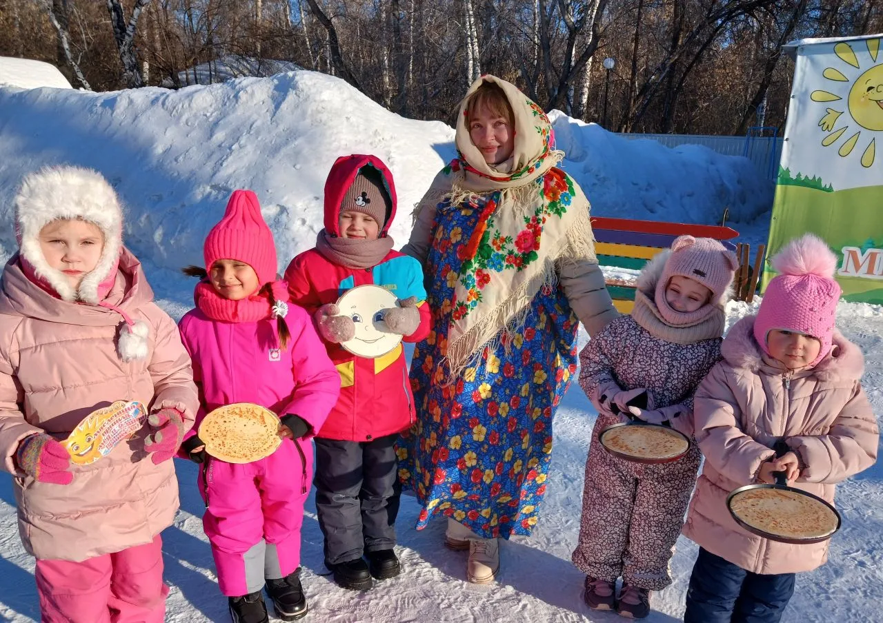 За околицей зима, в библиотеке-Масленица!