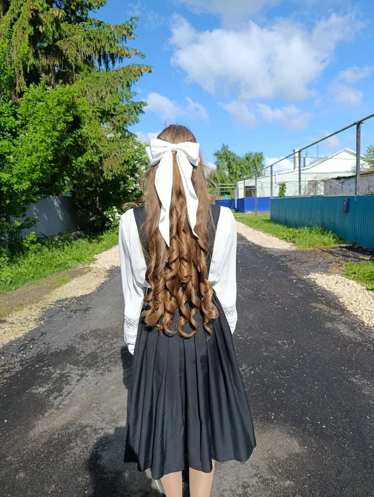 Доброе утро 💕 Вот и последний звонок. 💐 Катерина сегодня выпускница 9 класса.  Впереди 10 и 11 класс