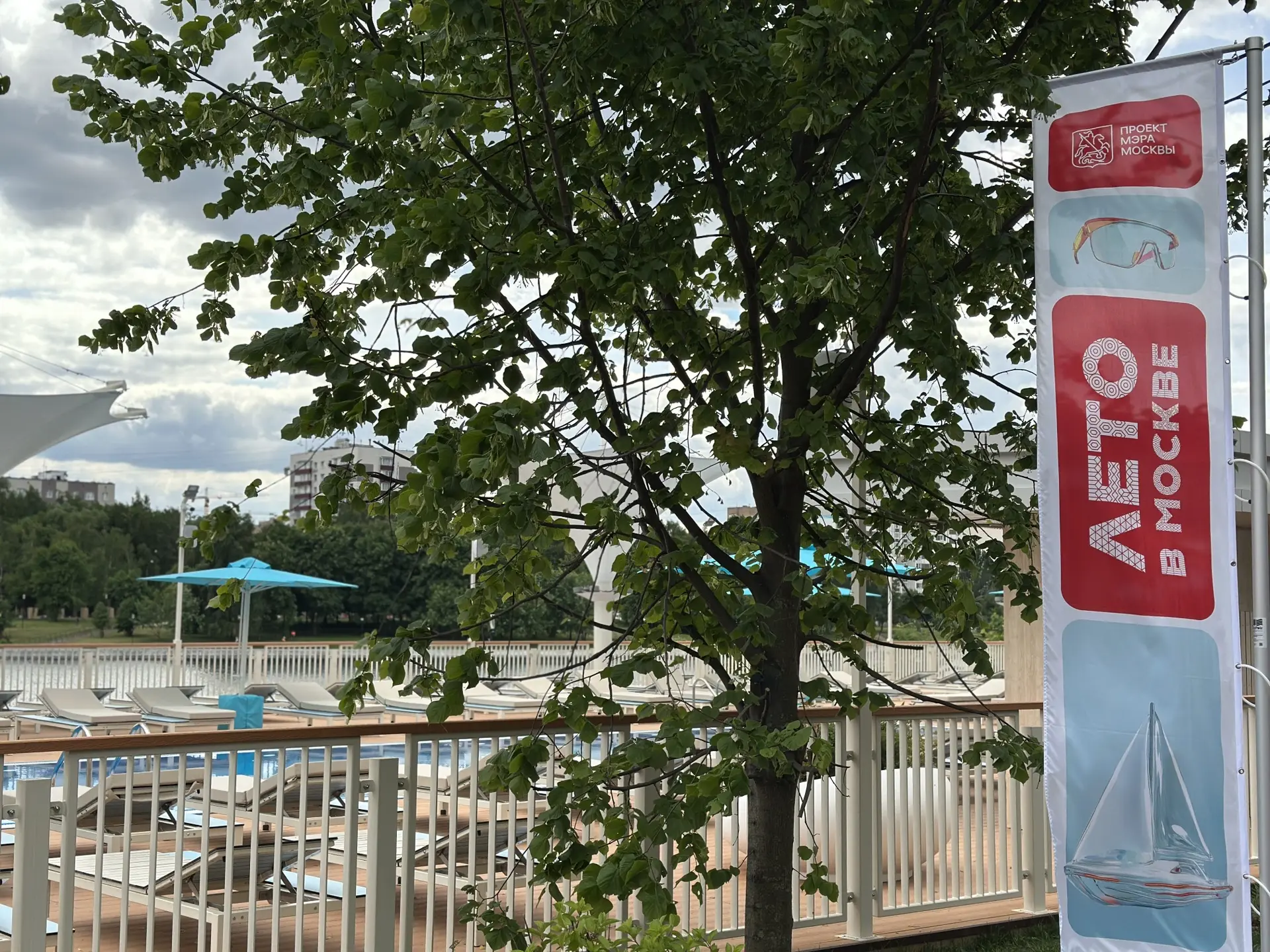 Погружаемся в яркое лето в бассейнах под открытым небом 🏝️