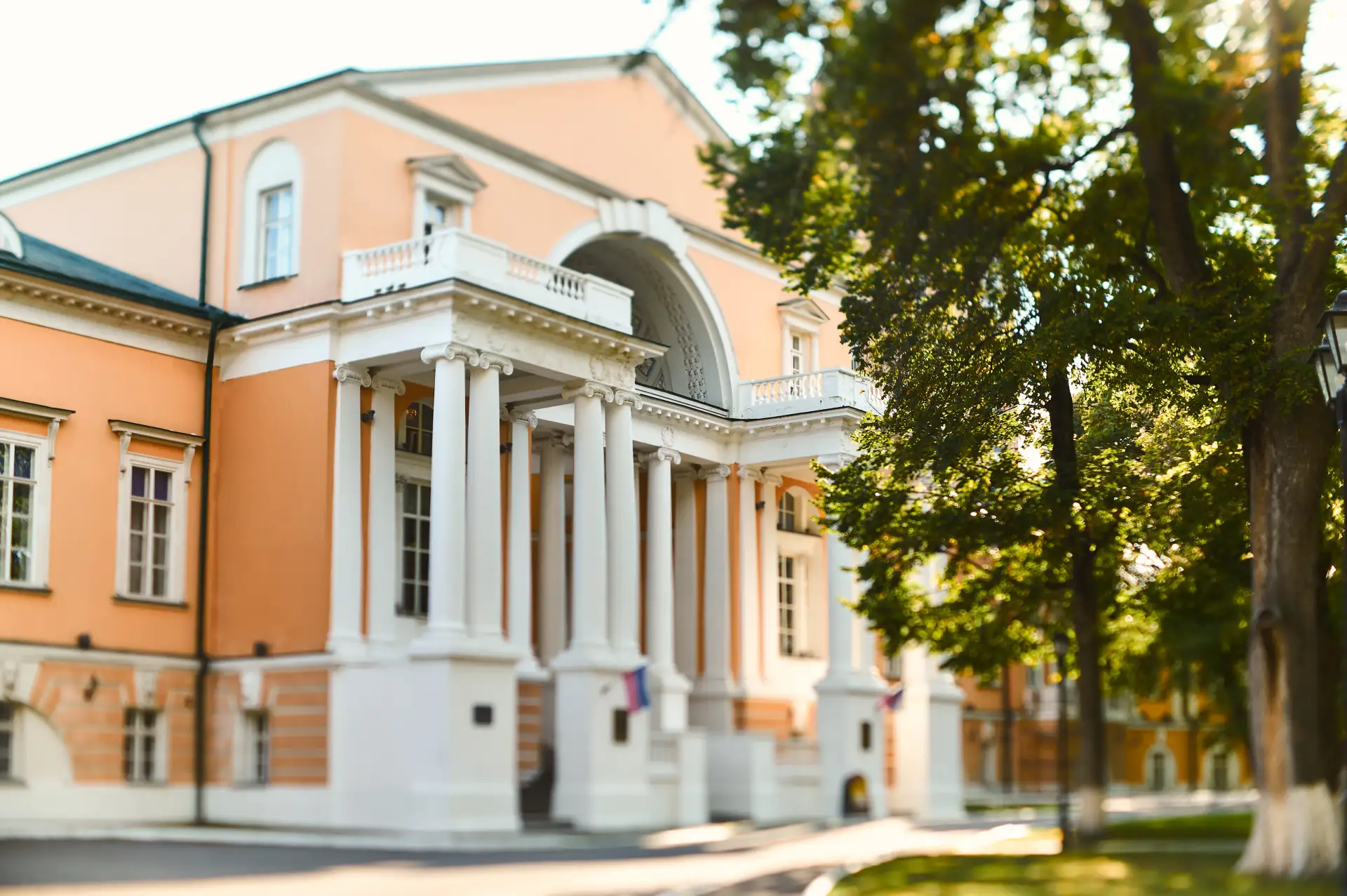 🍂 Ловите последнее летнее тепло: экскурсия по усадьбе дешевле чашки кофе!