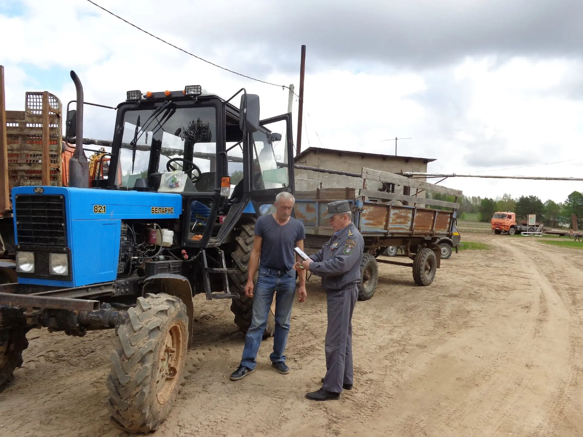 🌲🚜Готовность к лесному сезону: в Тарногском округе прошёл техосмотр

👮Инспектор Гостехнадзора Вас