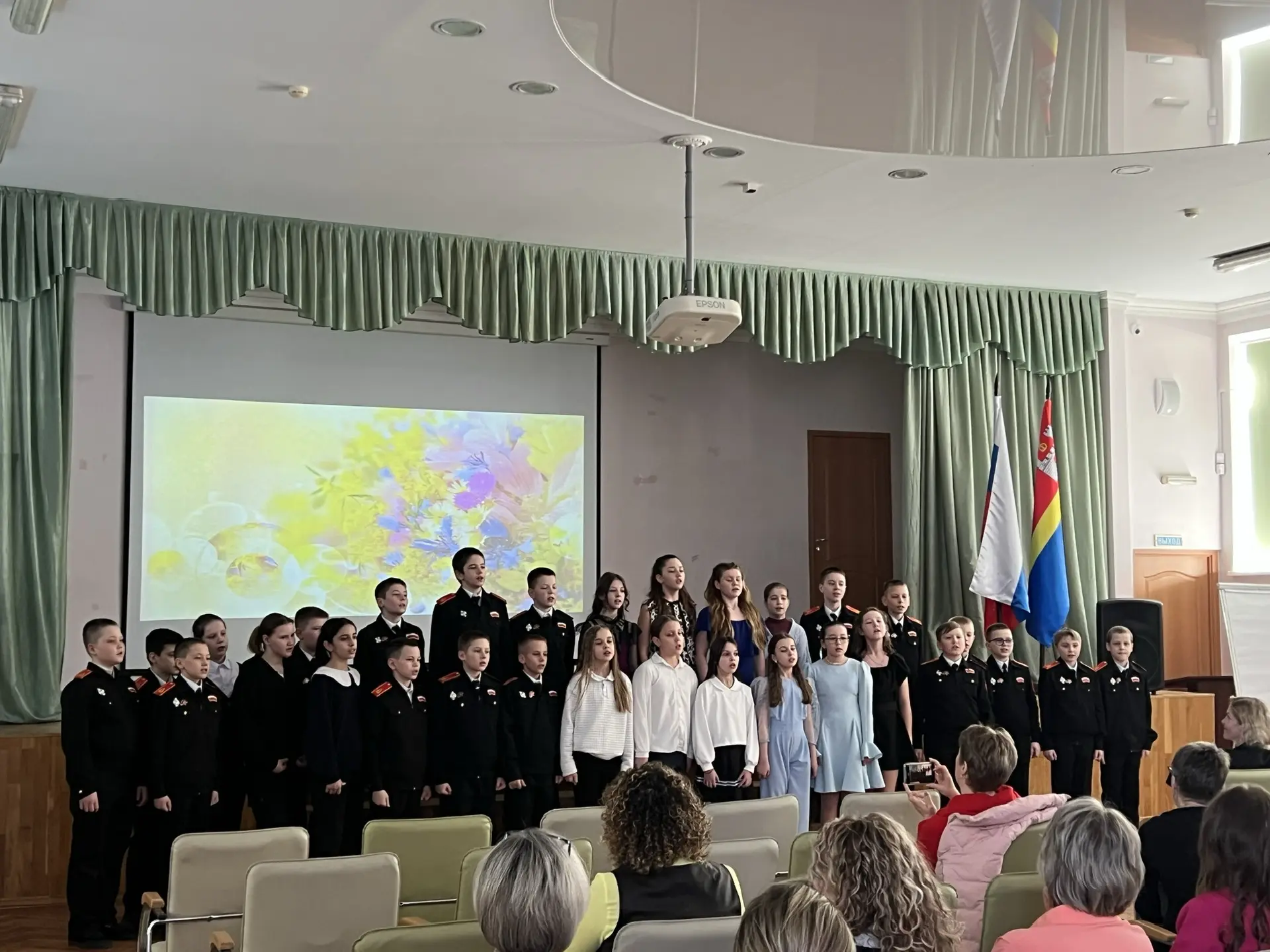 🎉🌸 Школьный концерт к 8 марта! 🌸🎉  Дорогие друзья!   6 марта в нашей школе прошел замечательный конц