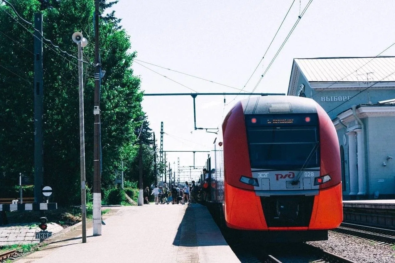 🚉 Дополнительные «Ласточки» до Выборга — в выходные летом!

🤝 Совместно с Октябрьской железной дор